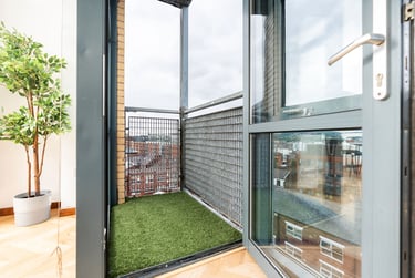 6 bed flat, 8 Portland Lane, City centre, Sheffield, S14DG - Image 2