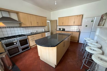 7 bed house, Headingley lane, Hyde park, Leeds, LS62EB - Image 3