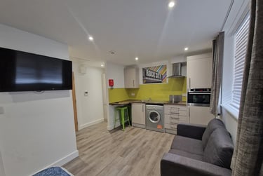 1 bed studio, Clarendon Street, City centre, Nottingham, NG15HR - Image 1