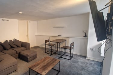 2 bed flat, Gamble Street, Radford, Nottingham, NG74GU - Image 1