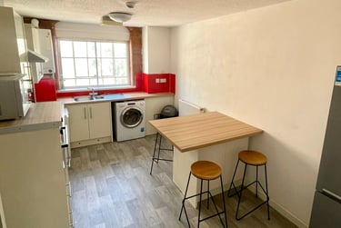 4 bed flat, Gamble street, Near university, Nottingham, NG74GT - Image 1