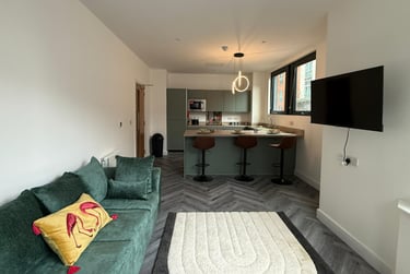 3 bed flat, Alfreton Road, Radford, Nottingham, NG73NN - Image 1