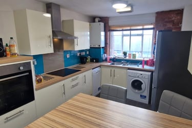 4 bed flat, Gamble street, Near university, Nottingham, NG74GU - Image 1