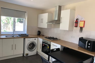 6 bed house, Osborne rd, Winton, Bournemouth, BH92JL - Image 2