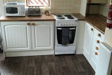 4 bed house, King Arthurs Close, Barbourne, Worcester, WR26BD - Image 2