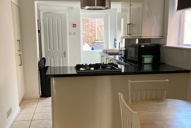 4 bed house, Priory Road, Mount Pleasant, Exeter, EX47AU - Image 1