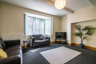 8 bed house, Harlaxton dr, Lenton, Nottingham, NG71JD - Image 3