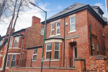 8 bed house, Albert grove, Lenton, Nottingham, NG71PA - Image 1