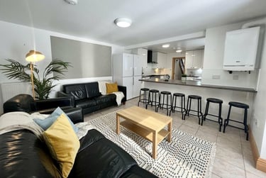 8 bed house, Dunlop ave, Lenton, Nottingham, NG72BW - Image 1