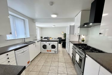 8 bed house, Dunlop ave, Lenton, Nottingham, NG72BW - Image 2