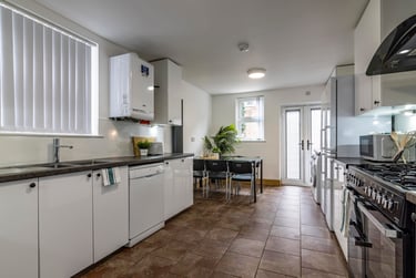 6 bed house, Douglas rd, Lenton, Nottingham, NG71NW - Image 1