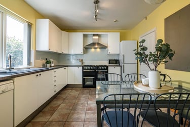 6 bed house, Harlaxton drive, Lenton, Nottingham, NG71JD - Image 3
