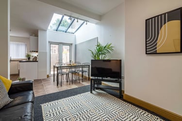 6 bed house, Albert grove, Lenton, Nottingham, NG71PA - Image 1