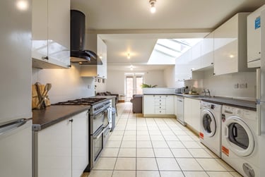 7 bed house, Cottesmore rd, Lenton, Nottingham, NG71QE - Image 1