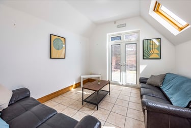 6 bed house, Harlaxton drive, Lenton, Nottingham, NG71JD - Image 2