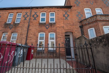 6 bed house, De Beauvoir Road, New Town, Reading, RG15NS - Image 1