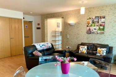 2 bed flat, Portland road, Canning circus, Nottingham, NG74HS - Image 2