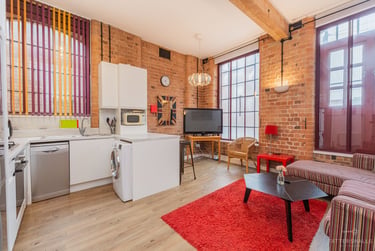 2 bed flat, Raleigh Street, Radford, Nottingham, NG74DN - Image 1