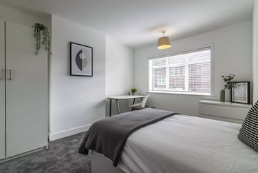 8 bed house, Derby Road, Lenton, Nottingham, NG71QJ - Image 1