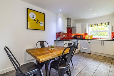 6 bed house, Church Avenue, Lenton, Nottingham, NG72EW - Image 2