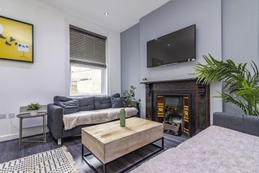 6 bed house, Church Avenue, Lenton, Nottingham, NG72EW - Image 1