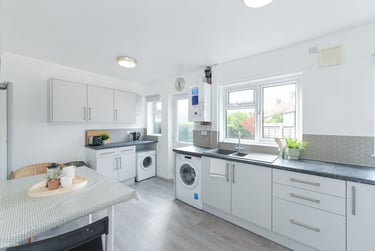 2 bed house, Audley Drive, Lenton Abbey, Nottingham, NG92SF - Image 2