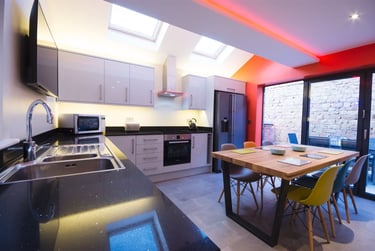 6 bed house, Seely Road, Radford, Nottingham, NG71NU - Image 1