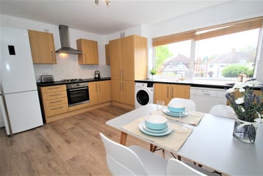 2 bed flat, Serina Court, Lenton Abbey, Nottingham, NG92GR - Image 1
