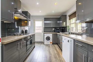 5 bed house, Hawton Crescent, Lenton, Nottingham, NG81BZ - Image 2