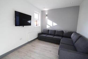 6 bed house, Harlaxton Drive, Lenton, Nottingham, NG71JE - Image 3