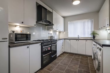 6 bed house, Albert Grove, Radford, Nottingham, NG71PB - Image 2