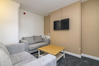 4 bed house, Douglas Road, Radford, Nottingham, NG71NW - Image 1