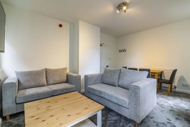 4 bed house, Douglas Road, Radford, Nottingham, NG71NW - Image 2