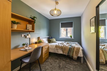 6 bed house, Russell Street, Radford, Nottingham, NG74FL - Image 1