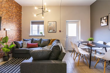 6 bed house, Russell Street, Radford, Nottingham, NG74FL - Image 2