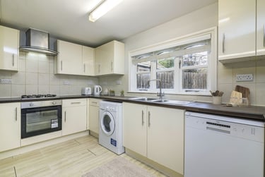 5 bed house, Hawton Crescent, Lenton, Nottingham, NG81EG - Image 2
