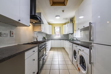 9 bed house, Barrack Lane, Radford, Nottingham, NG71AN - Image 2