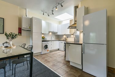 4 bed house, 3 Clumber Crescent South, Lenton, Nottingham, NG71EH - Image 2