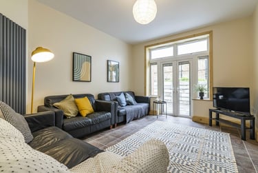 8 bed house, Albert Grove, Radford, Nottingham, NG71PA - Image 1