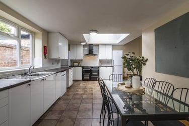 8 bed house, Albert Grove, Radford, Nottingham, NG71PB - Image 1