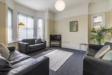 8 bed house, Burns Street, Arboretum, Nottingham, NG74DT - Image 1