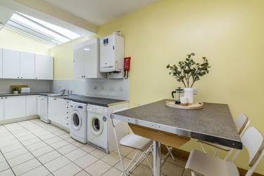8 bed house, Harlaxton Drive, Lenton, Nottingham, NG71JD - Image 3