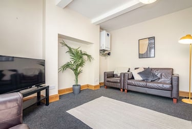 8 bed house, Harlaxton Drive, Radford, Nottingham, NG71JA - Image 1
