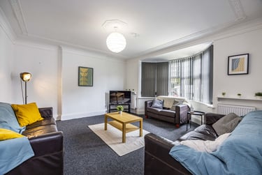 8 bed house, Oundle Drive, Lenton, Nottingham, NG81BN - Image 1