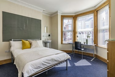 7 bed house, Seely Road, Radford, Nottingham, NG71NU - Image 2