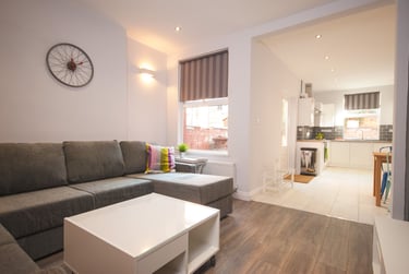 1 bed house, Rolleston Drive, Lenton, Nottingham, NG71JZ - Image 2