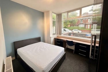 5 bed house, Lower Broughton Road, Charlestown, Salford, M72HR - Image 1