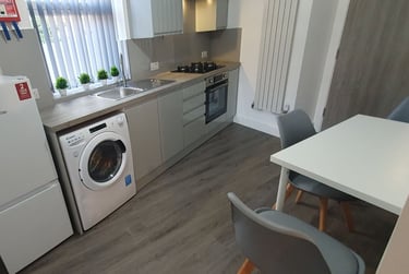 1 bed flat, Whitchurch Road, Gabalfa, Cardiff, CF143NF - Image 2