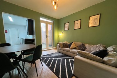 6 bed house, 104 Portland Street, City Centre, Lincoln, LN57LE - Image 1