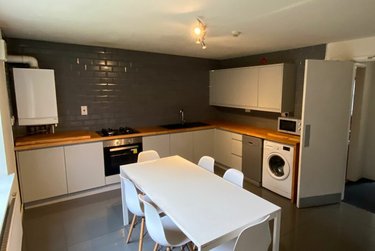 6 bed house, Denison Street, Radford, Nottingham, NG73PH - Image 1